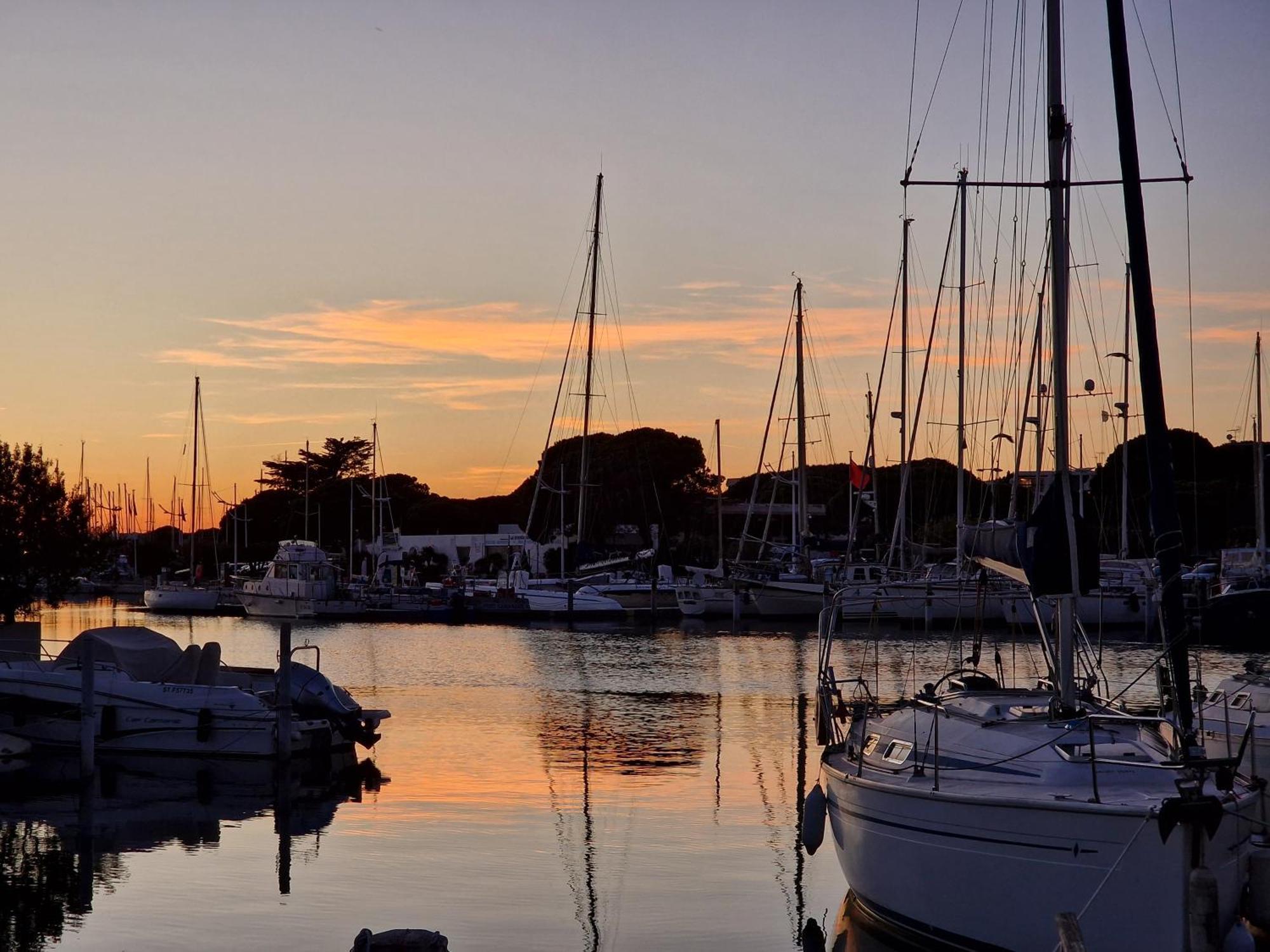 Marina Exceptionnelle - 8 Pers - 120 M2 Vue - Parentales - Cinema - Ponton Le Grau-du-Roi